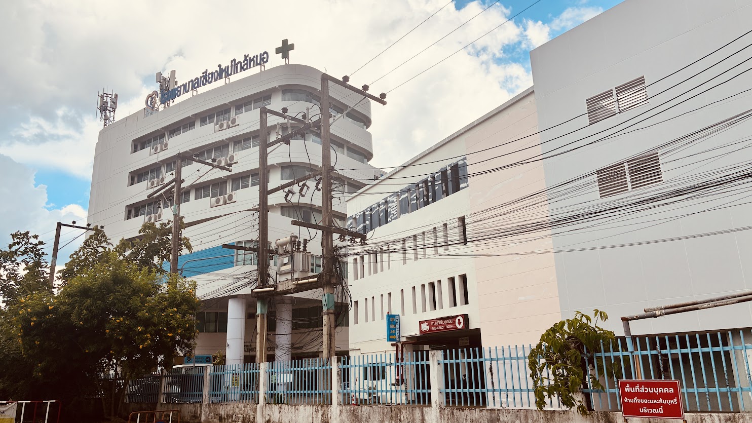 A mid-range private hospital in Chiang Mai with a 24-hour emergency room
